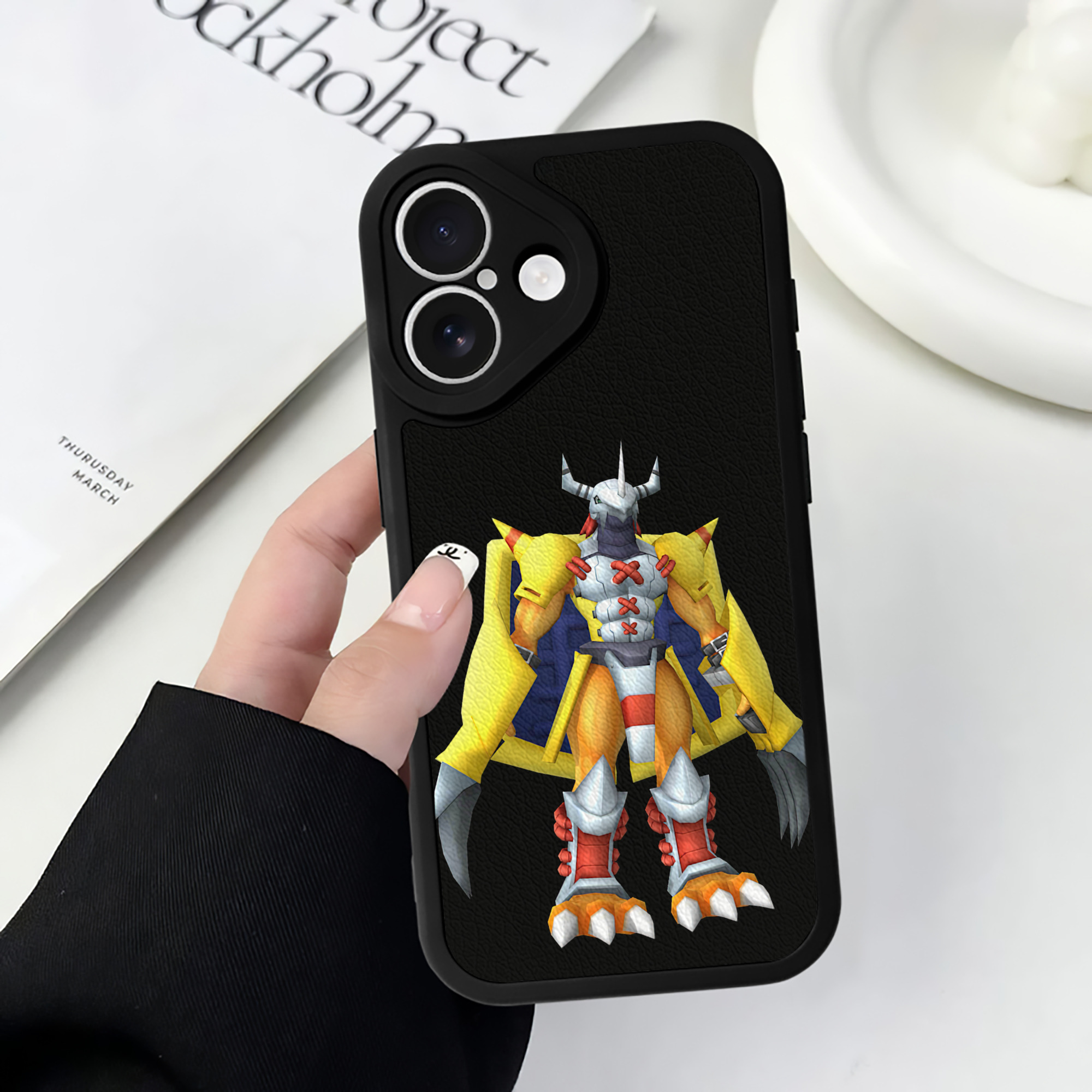 （画像用） Digimon デジタルモンスター/デジモン 【iPhone 16シリーズ対応】シリコンスマホケース（レザー調） 材質：シリコン